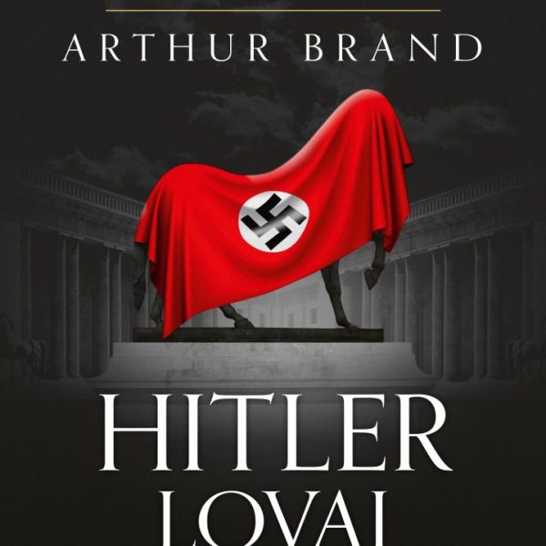 HITLER LOVAI