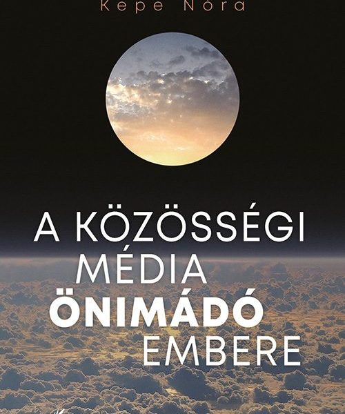 A KÖZÖSSÉGI MÉDIA ÖNIMÁDÓ EMBERE