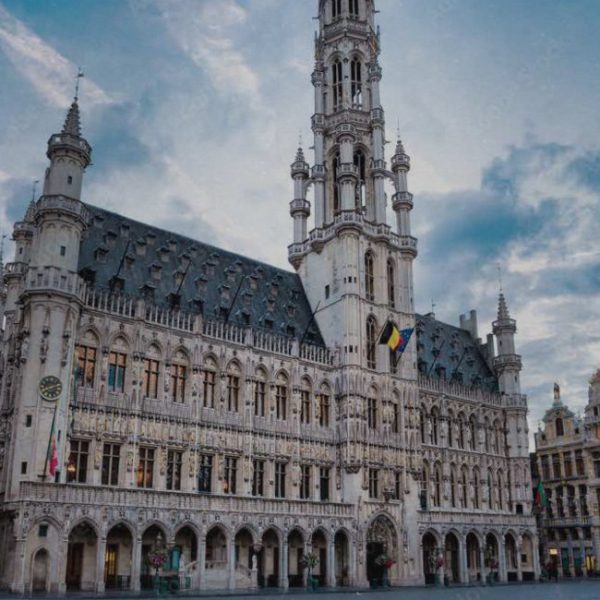 ÁTKELÉS KÖZBEN - BRÜSSZEL, 1990-1994