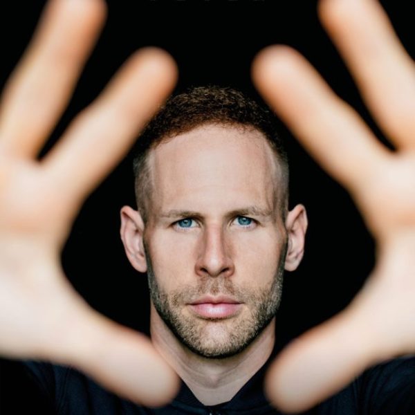 CSENDBEN A CSÚCSRA - UTAM A ZUGLÓI FÖLDES PÁLYÁRÓL A BAJNOKOK LIGÁJÁBA